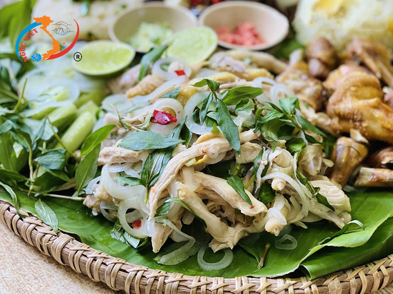 Gỏi gà bóp rau răm Gỏi gà bóp rau răm